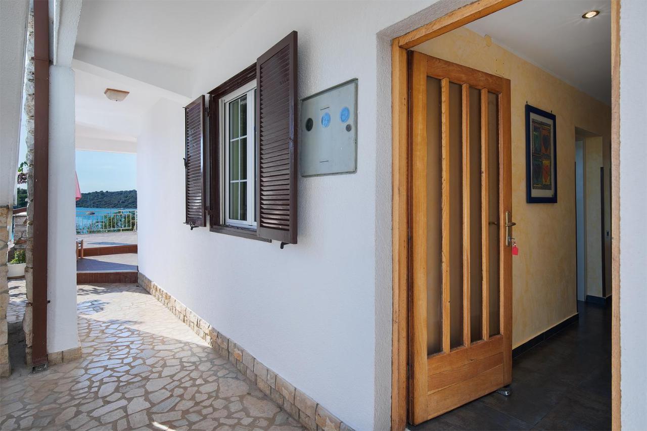 La Casa Ingrid - Couple's Paradise Banjole Extérieur photo